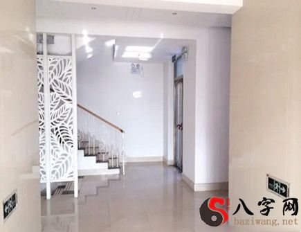 门对楼梯风水的影响
